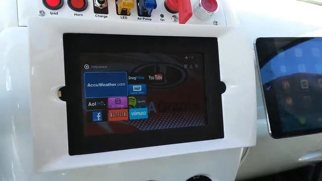 Выезжающий iPad смотреть онлайн