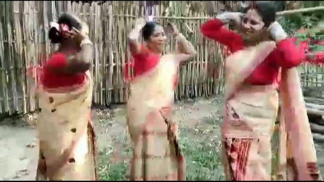 LOCKDOWN BIHU | লকডাউনৰ বিহু | BIHU DANCE BY MOUNITA BORA & OTHERS смотреть онлайн