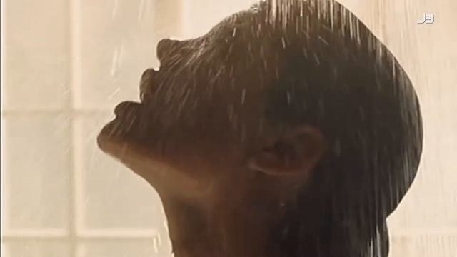 Acqua di Gioia di Giorgio Armani da donna con Angelina Jolie TV Spot pubblicitario 31'' смотреть онлайн