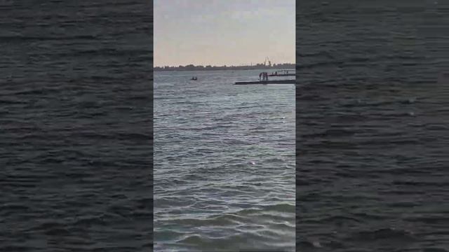 Чёрное море, белые камни теплый песок) смотреть онлайн