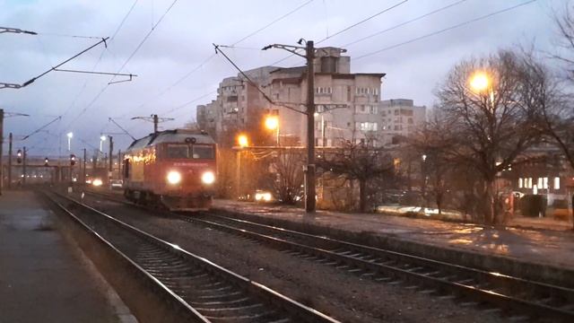 GM 1132 cuplanduse cu vagoanele de pe trenul IR 1664 (Iasi - București Nord ) смотреть онлайн