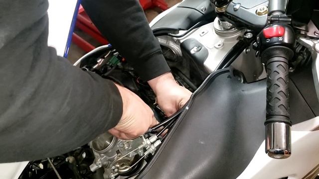 Gen 1 Hayabusa spark plug change and bonus Nitrous pulls смотреть онлайн