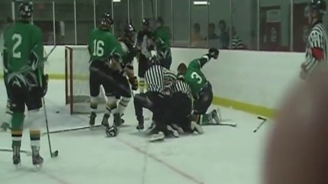 CUMBERLAND 2 vs LETRMHAWKS 2 hockey Fight 2012 playoff house league juvenile and a goal смотреть онлайн