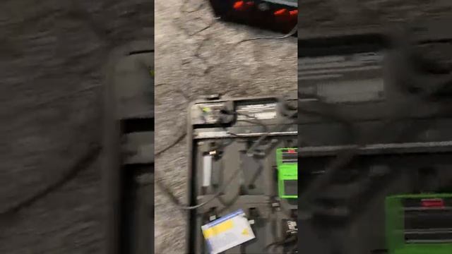 BOSS PH-3 PHASE SHIFTER through a Behringer PB1000 pedal board смотреть онлайн