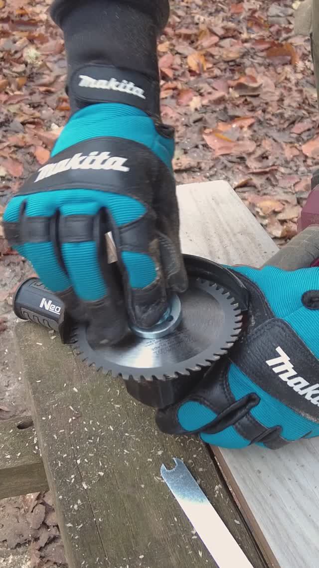 Лучший диск по дереву на болгарку! Лютый зубастик. Не повторять дома! смотреть онлайн