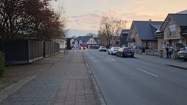 Einsatzfahrten: Florian Gronau 2 HLF 20-1 (LZ Epe) kommt einsatzstelle an in Gronau смотреть онлайн