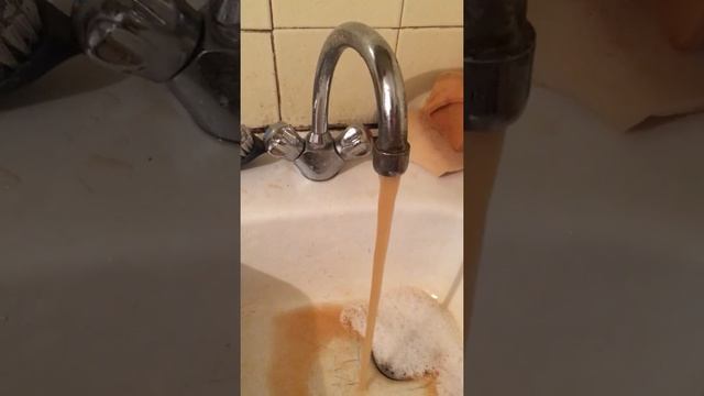 Ржавая вода после ежегодного отключения горячей воды смотреть онлайн