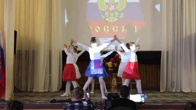 Флешмоб "Голоса Крыма" ко Дню народного единства. Голубинский СДК, Бахчисарайский район. смотреть онлайн