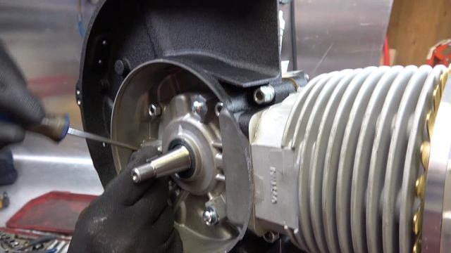 SLUK | Pinasco 251 engine build: Video 12 - Fixing an air leak смотреть онлайн