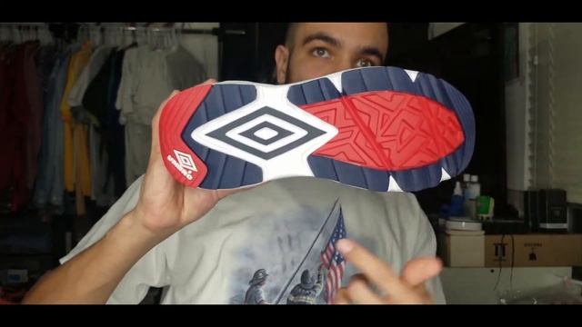 Umbro Neptune White / Dark Navy / Vermillion Review And On Feet смотреть онлайн