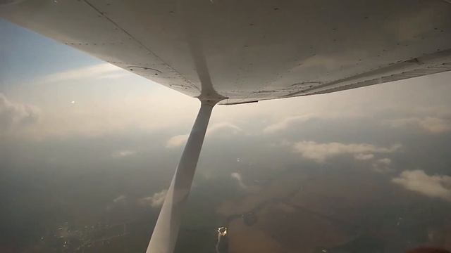 Listening to a Local Radio with ADF during a VFR flight [1080p] смотреть онлайн