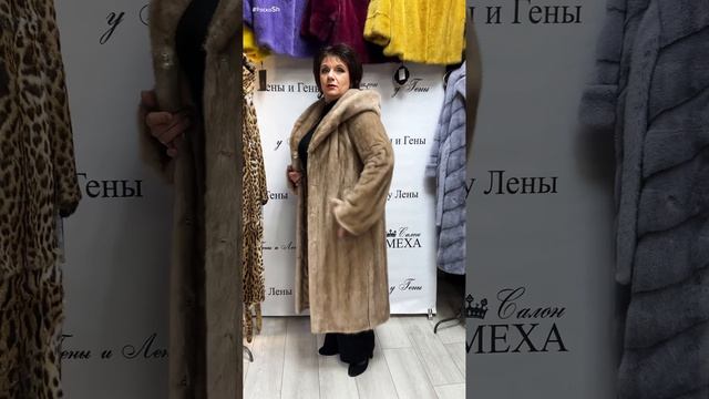 Шуба в роспуске с капюшоном.mp4 смотреть онлайн