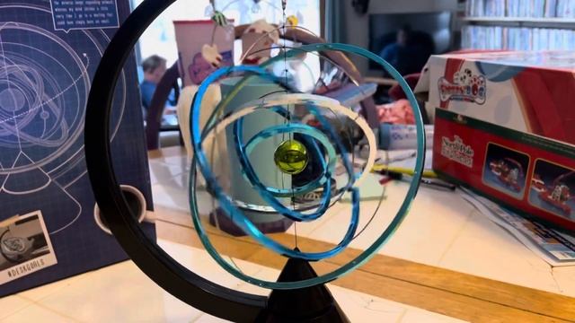 Toysmith - Galaxy Kinetic Art смотреть онлайн