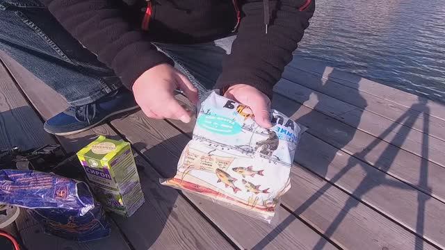 АПТЕЧНЫЙ СИРОП ПРОТИВ ПЛОТВЫ. СМОТРИМ РЕАКЦИЮ РЫБЫ. Подводная съёмка смотреть онлайн