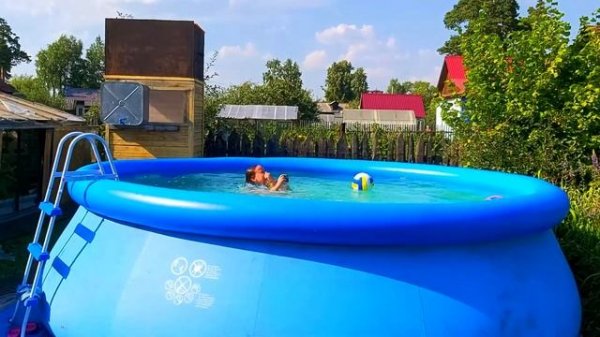 /КУПАЕМСЯ В БАССЕЙНЕ/ЧУТЬ НЕ УТОНУЛИ?!/Котёнок TV/