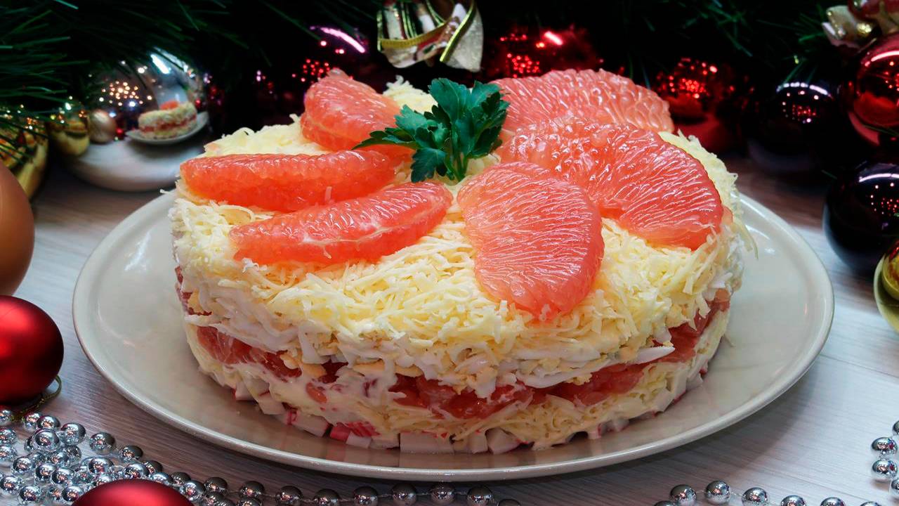 Очень нежный и вкусный салат с крабовыми палочками и грейпфрутом на новогодний стол смотреть онлайн