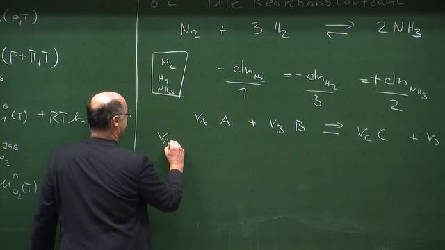 Thermodynamik II VL13: Das chemische Gleichgewicht, Massenwirkungsgesetz - Prof. Motschmann смотреть онлайн