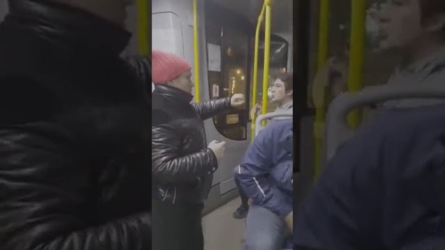 Неадекватная пассажирка екатеринбург смотреть онлайн