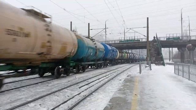 ВЛ80С-238 с Наливным поездом следует по О.П. Площадь Ленина, перегон Саратов-1-Трофимовский-1. смотреть онлайн