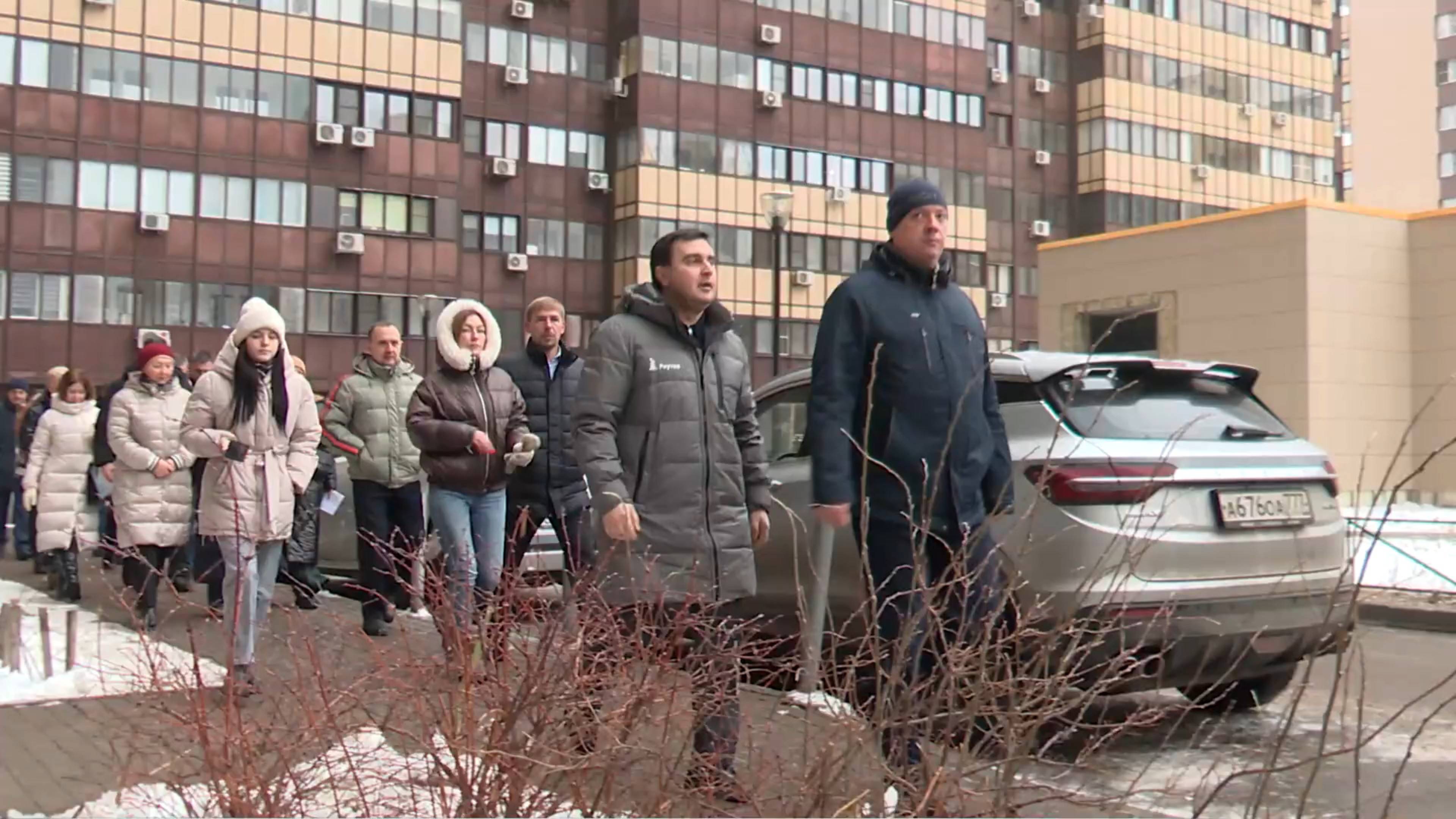 Глава Реутова провёл обход придомовых территорий на южной стороне округа 28.11.2024 смотреть онлайн