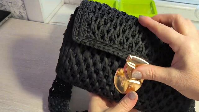 Сумочка Кроссбоди с золотой фурнитурой смотреть онлайн