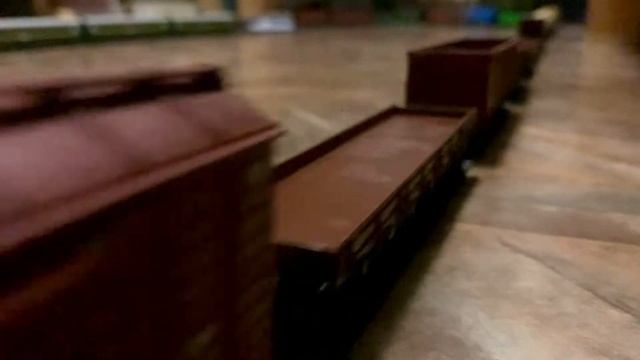 ЧМЭ3 + грузовой состав 1:87 смотреть онлайн