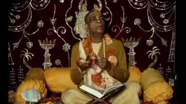 Those who are Learned, they do not make Such Distinction, That it has No Soul - Prabhupada 0636 смотреть онлайн