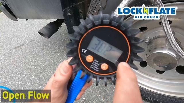 Inflating your tire with a LockNFlate Air Chuck, Open Flow version. смотреть онлайн