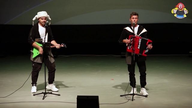 "СЕЛЬДЕРЕЙ" исполняют "БОГАТЫЕ И ЗНАМЕНИТЫЕ" и в гостях у "Митрофановны" смотреть онлайн