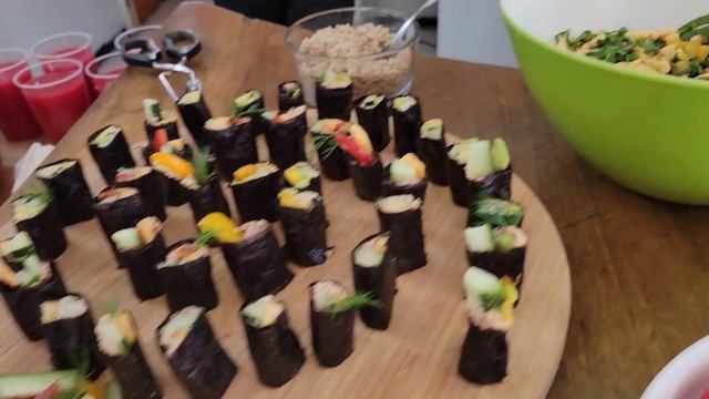 Eat This Plant For Vitamin B12 | What I Eat in a Day as a Raw Vegan смотреть онлайн