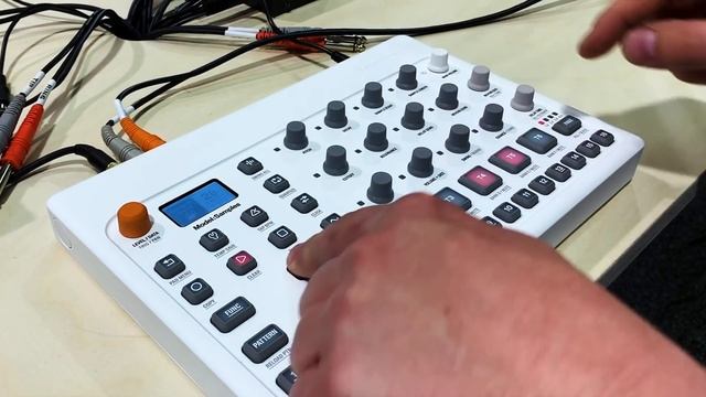 Elektron Model:Samples Sound Demo (no talking) смотреть онлайн