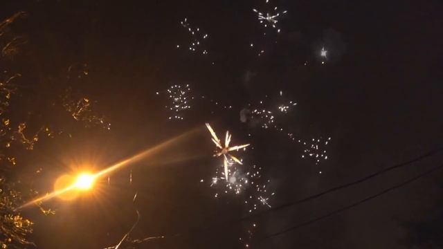 Отмечаем вместе// Салют /Новый год! смотреть онлайн
