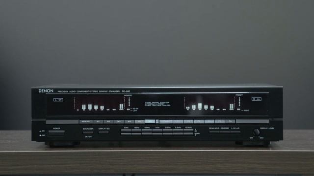 Denon DE-680 эквалайзер графический с анализатором спектра.