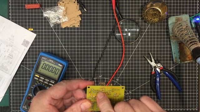 0092 - Inexpensive Frequency Counter / Crystal Tester Kit Build смотреть онлайн
