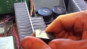 Усилитель Yamaha M-40 плавает громкость