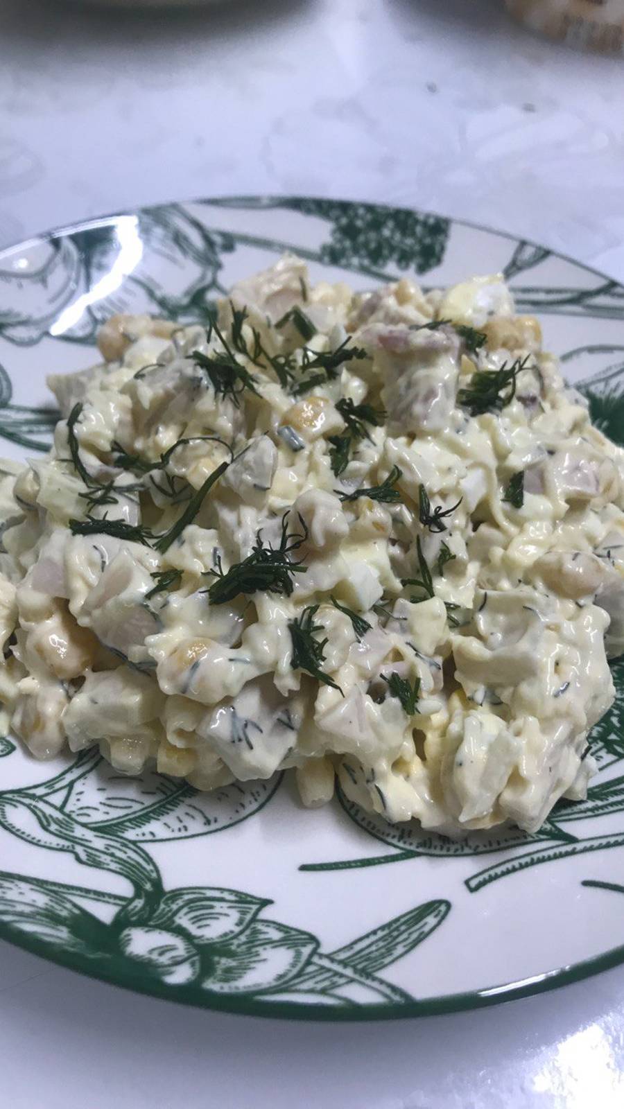 Салат из кальмаров! Вкусный и очень простой салатик!