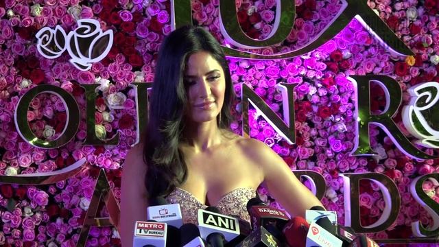 Gorgeous Katrina Kaif At Lux Golden Rose Awards 2017 Red Carpet смотреть онлайн