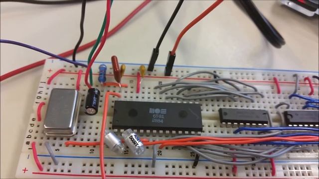 Raspberry Pi + SID ( MOS6581 ) смотреть онлайн