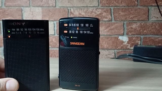 Sony ICF P26 Sangean PR-35 Mw Comparison смотреть онлайн