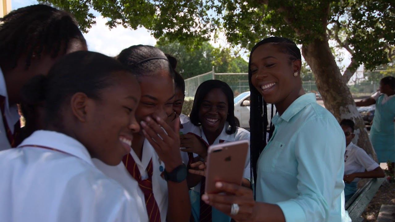 Double Olympic Champion Shelly-Ann Fraser-Pryce goes back to school for every child смотреть онлайн