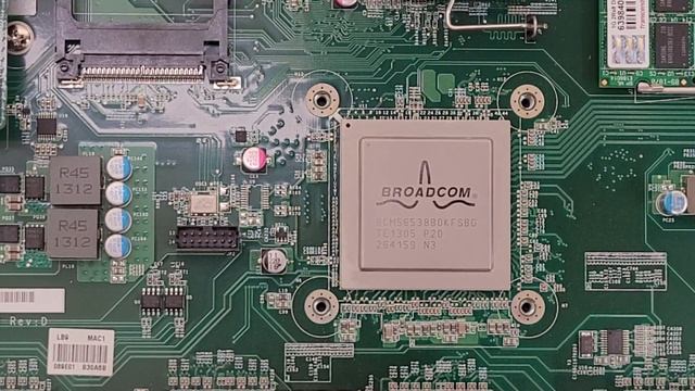 Quanta Computer Inc. 48 Port network switch model LB9 #teardown смотреть онлайн