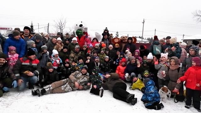 Собрали много людей на масленнице! Поздравление белый мишка смотреть онлайн
