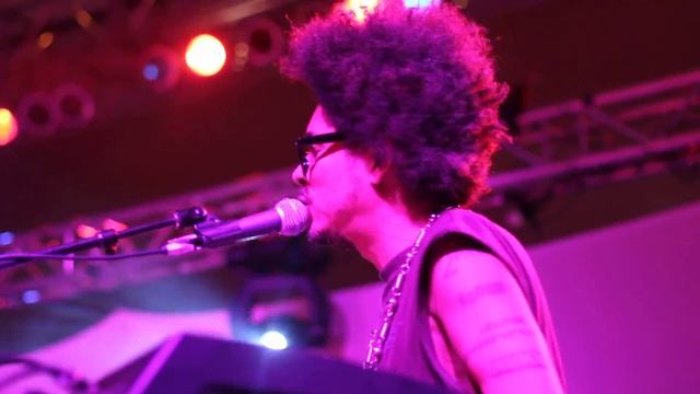 Freaks of the Industry preformed live by Digital Underground 2012 смотреть онлайн