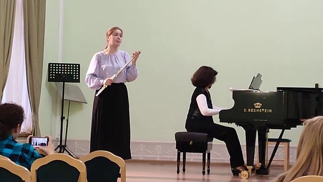 Моцарт. Концерт Соль мажор. Исп. Анна Лазарева (флейта), Светлана Таипова (ф-но). смотреть онлайн