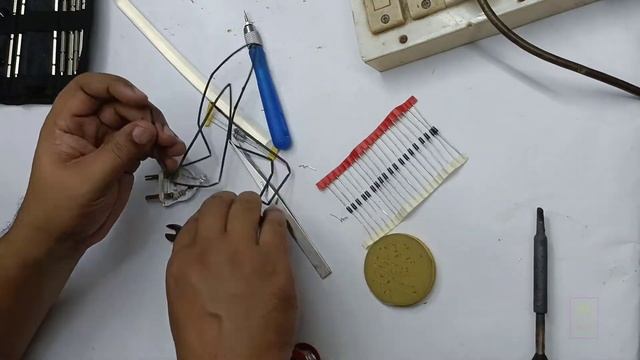 LED Night Lamp which works on 220/110V смотреть онлайн