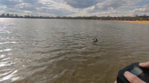 Прикормочный кораблик D19 тест на воде