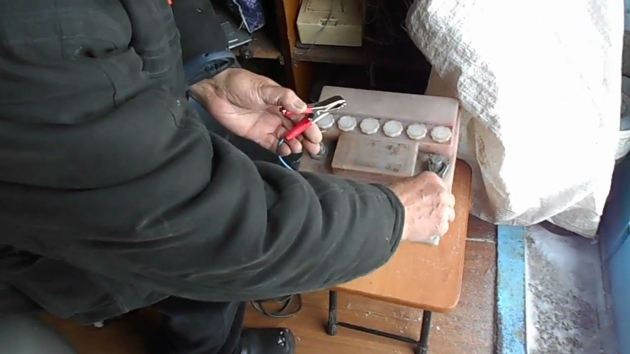 Зарядка аккумулятора ему 33 года. смотреть онлайн