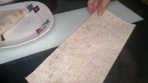 Простое решение, готовим треугольник из лаваша с сыром и колбасой.