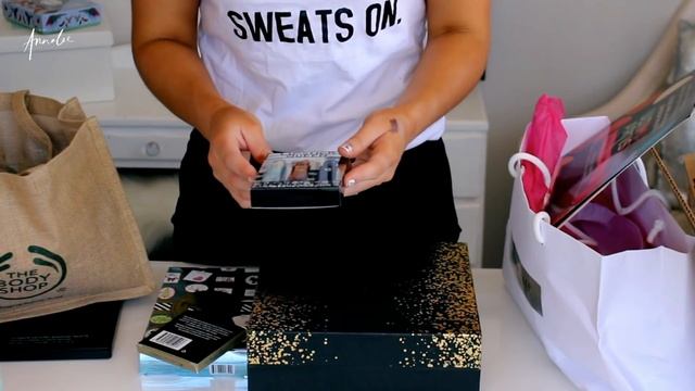 'TRYING' TO DECLUTTER NEW MAKEUP + GIVEAWAY || MAKEUP BY ANNALEE смотреть онлайн