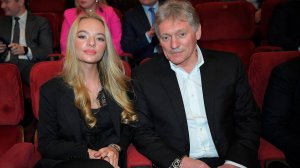 Старшая дочь пресс-секретаря Дмитрия Пескова появилась на публике с матерью